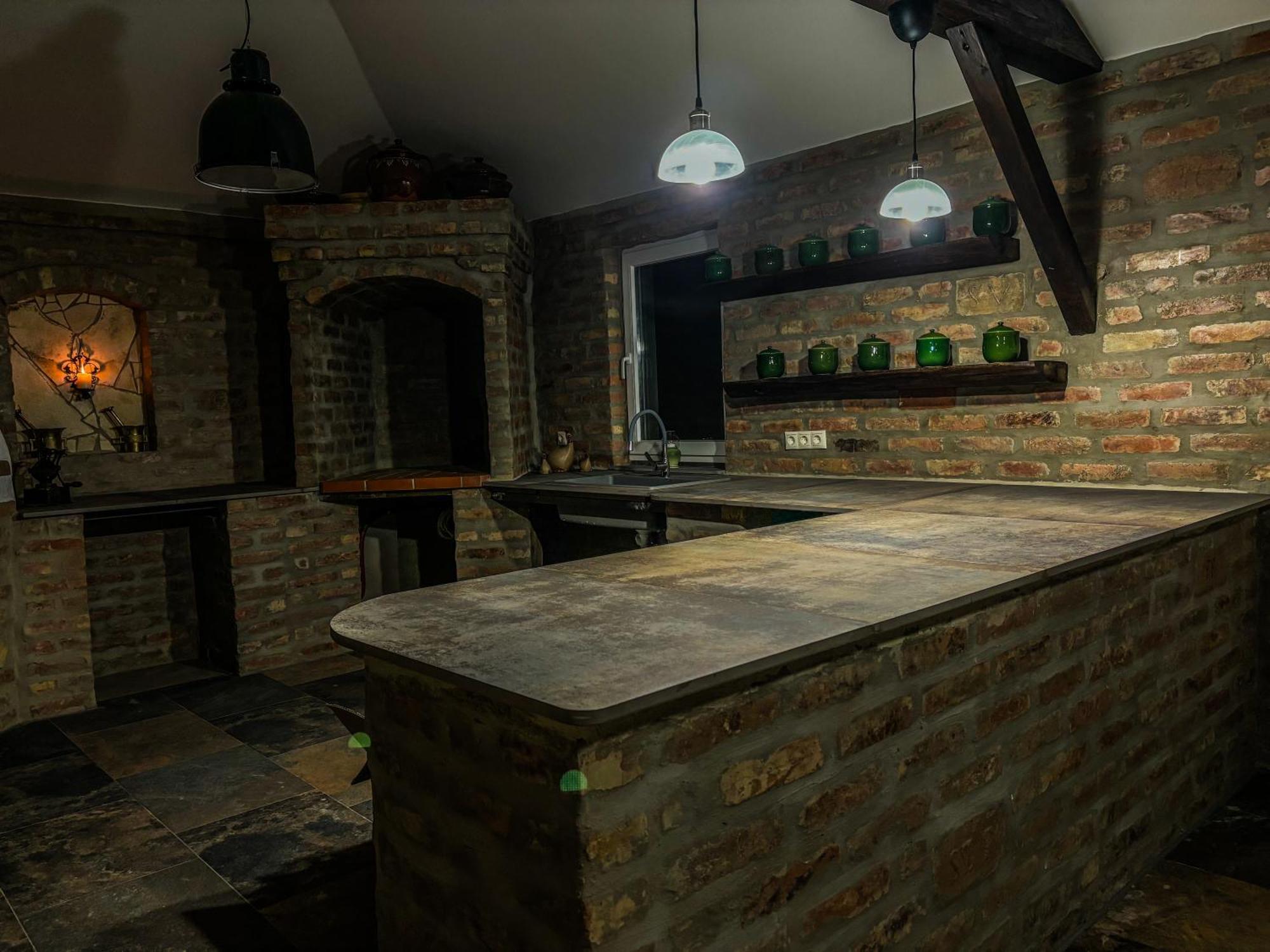 Dioliget Cottage Sárvár Eksteriør billede